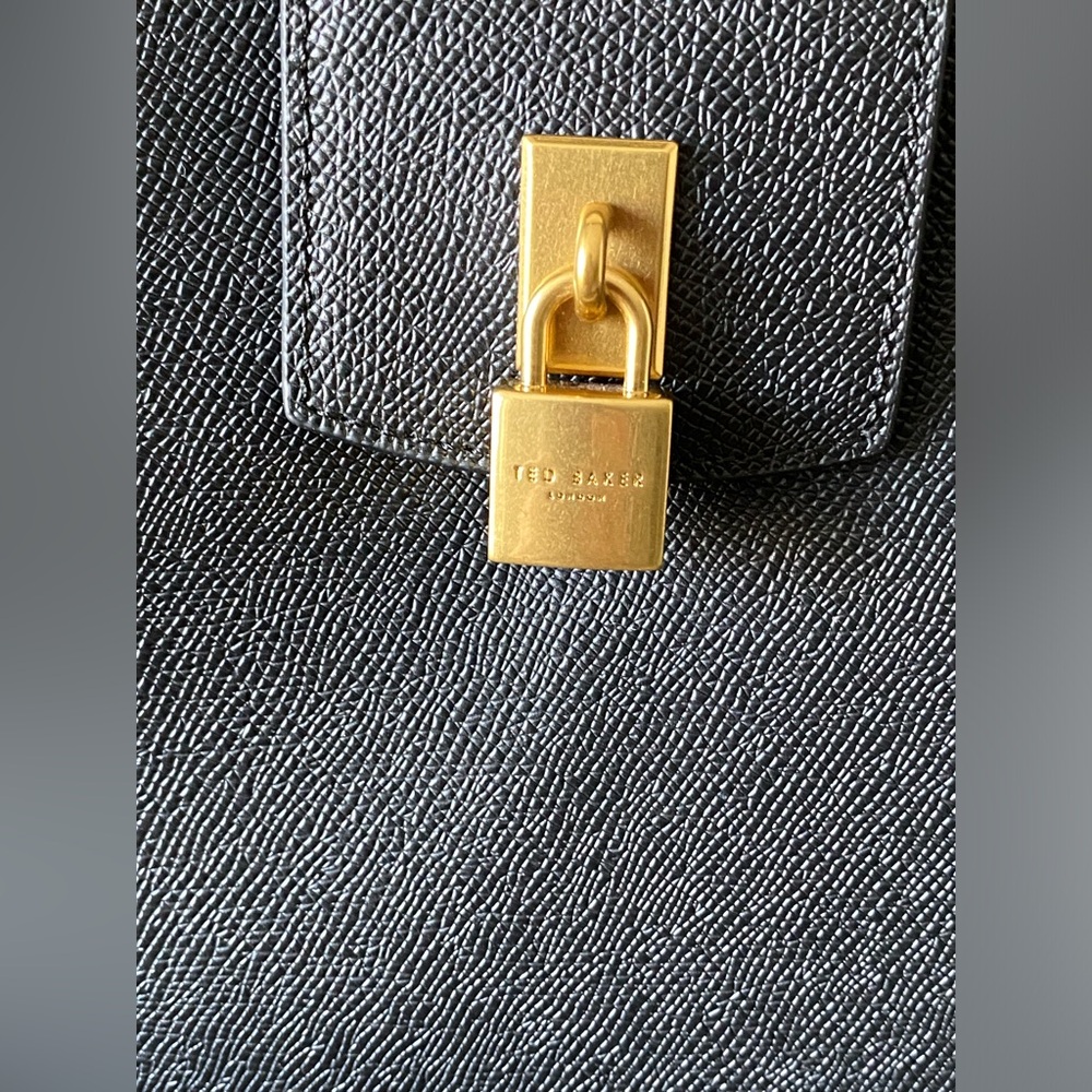 Ted Baker London Chelsea Padlock leather shoulder bag - Picture 10 of 15